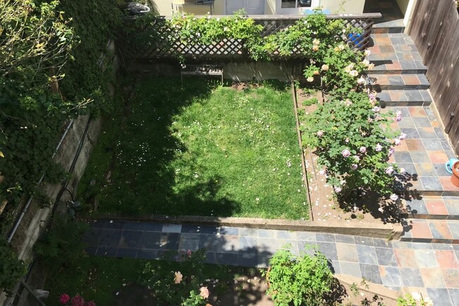 Building Photo - Stunning Edwardian Flat with a Backyard