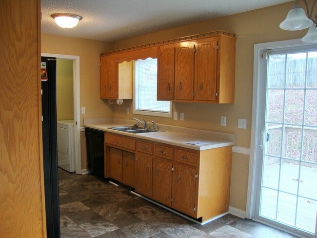 Building Photo - 994 Roedeer Dr