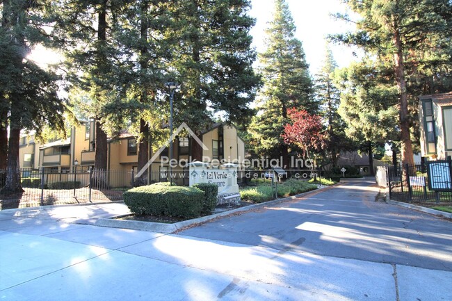 Building Photo - Wonderful 2bd/1ba South Natomas Condo in G...