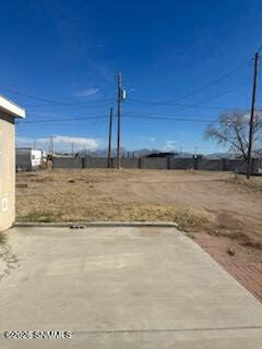 Building Photo - 615 S Espina St