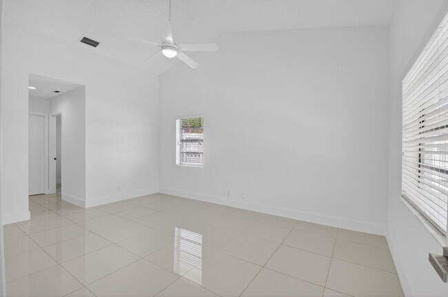 Building Photo - 488 NW 13th St