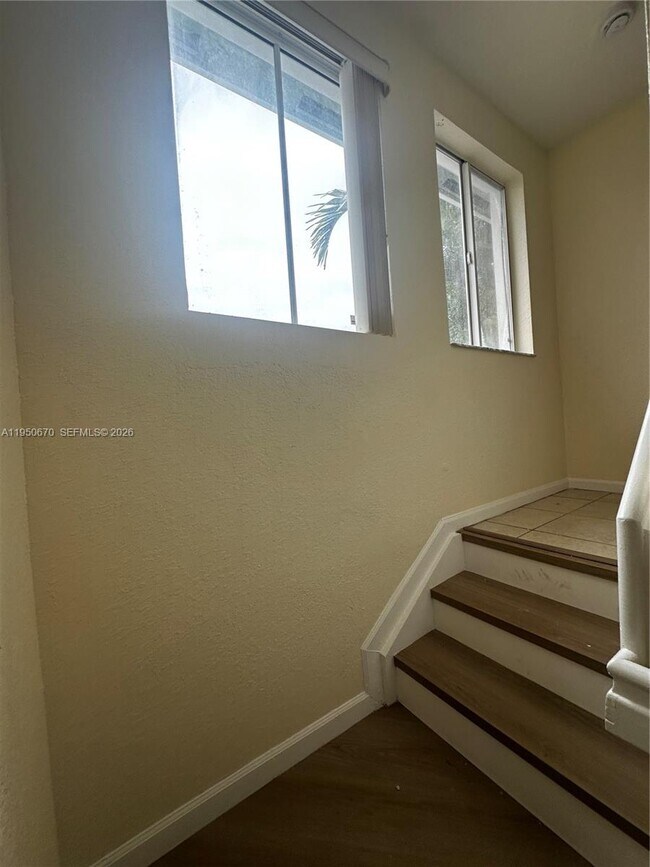 Building Photo - 1440 SE 24th Ct