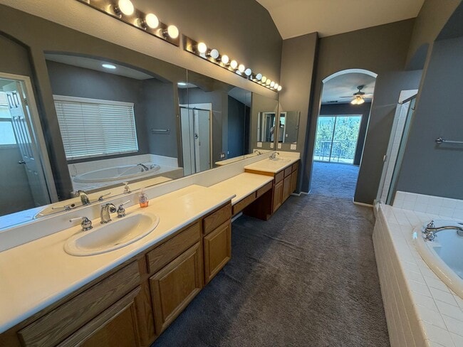 Building Photo - 885 Alsace Dr
