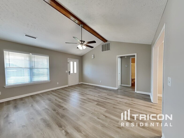 Building Photo - 928 Pin Oak Dr