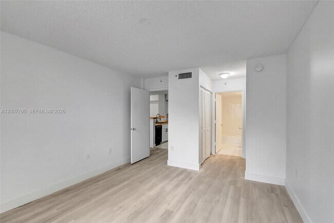 Building Photo - 7808 Sonoma Springs Cir