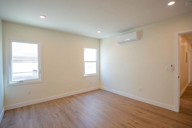 Building Photo - 1038 Westmoreland Ave