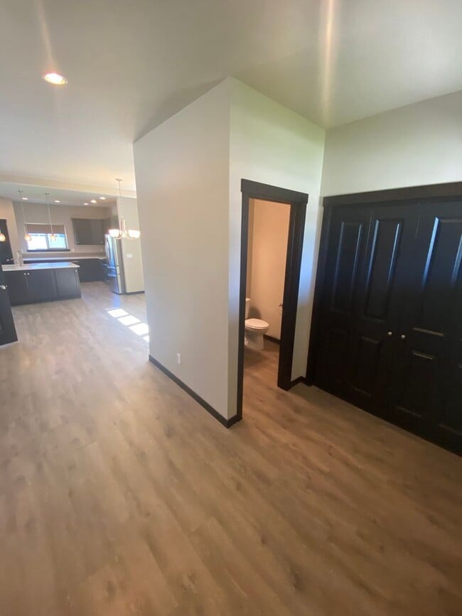 Building Photo - SINGLE FAMILY HOME IN THE FOX TAIL SUBDIVISION (APP#148)