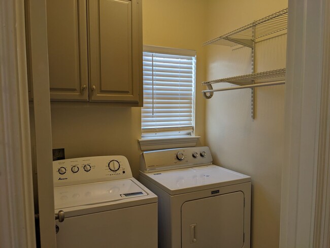 Building Photo - 3BD 2BA House for rent in Bluebonnet Subdi...