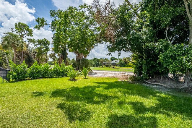 Building Photo - 15622 Cypress Park Dr