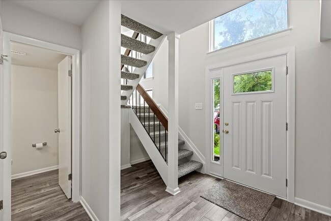 Building Photo - 421 Barton Run Blvd