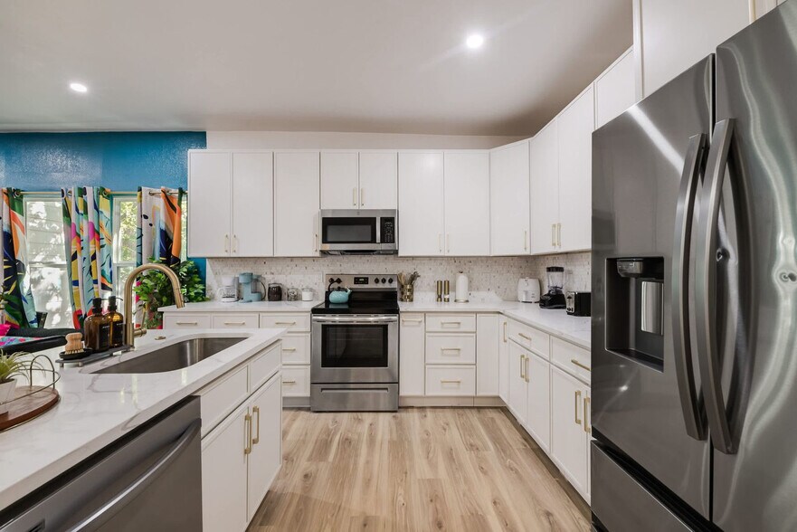 Building Photo - 5624 Eastside Ave