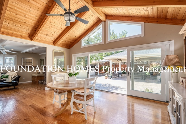 Building Photo - Gorgeous Ranch Style 4BD/2.5BA!  Outdoor Kitchen!  Hot Tub!  FOUNDATION
