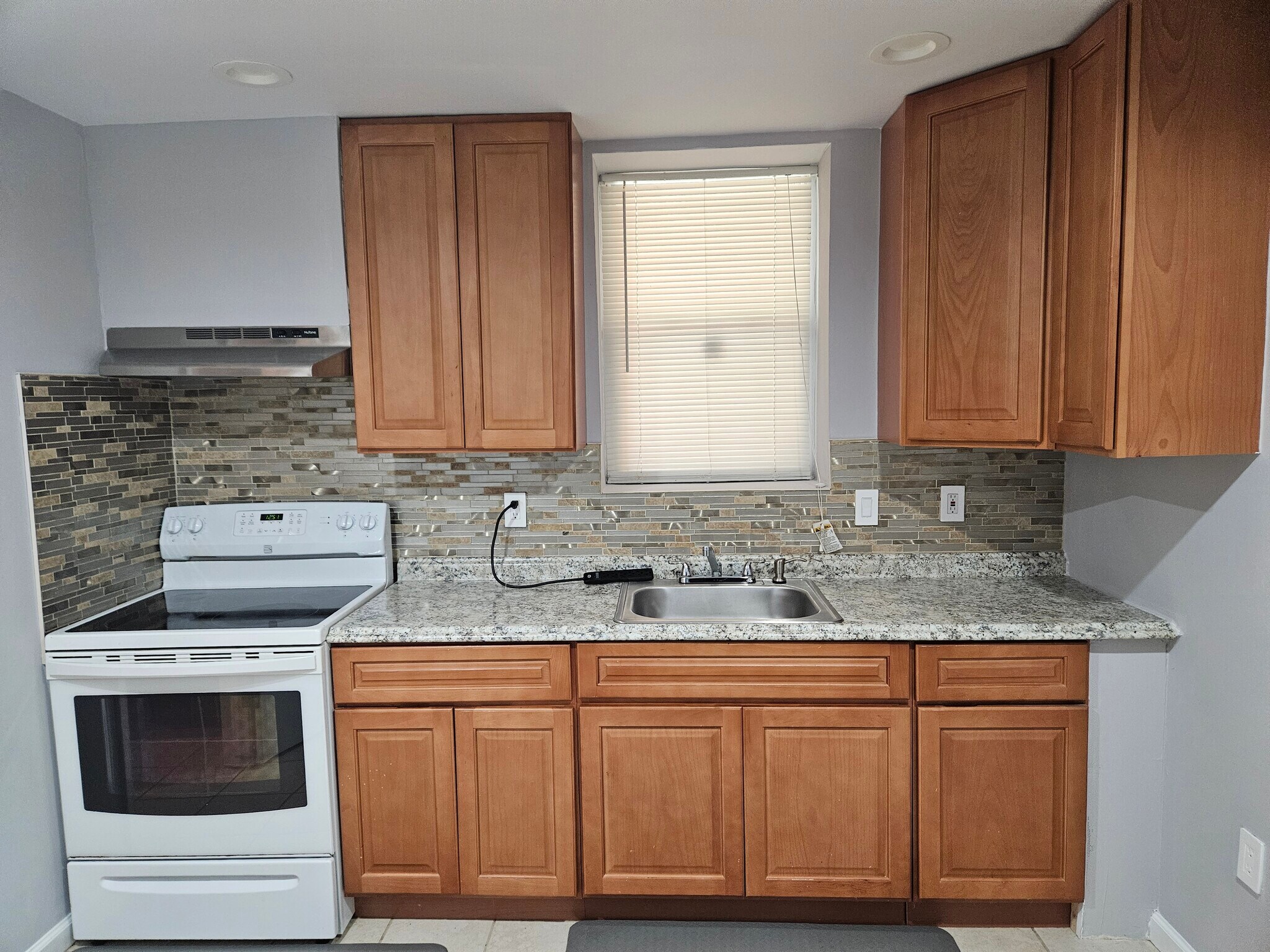 Full kitchen - 7508 Tarpley Dr