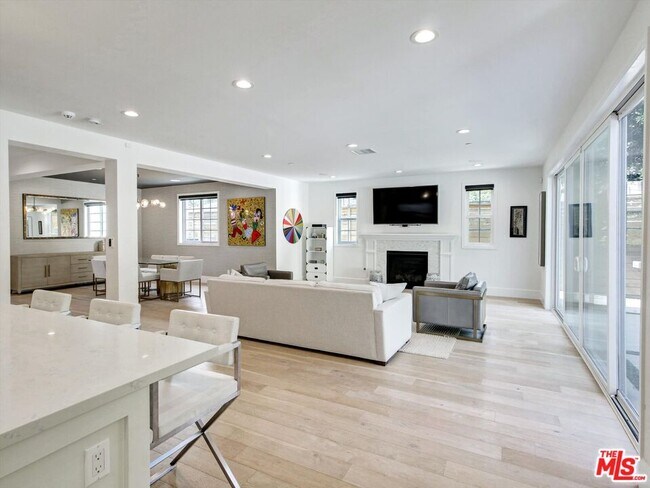 Building Photo - 10593 Kinnard Ave