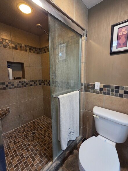 Building Photo - 316 S 82nd St