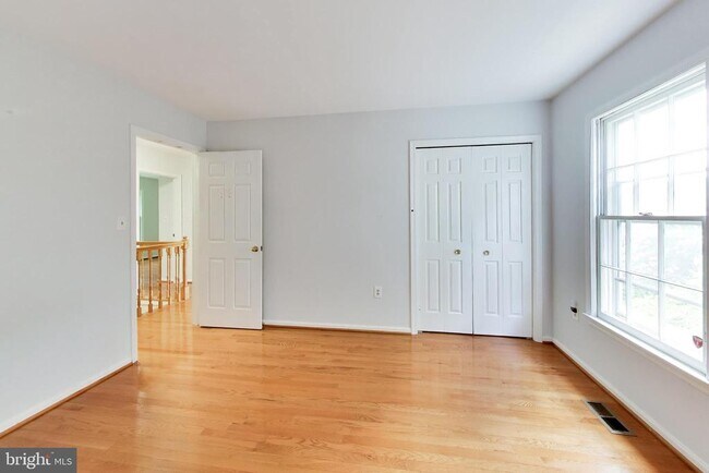 Building Photo - 991 Farm Haven Dr