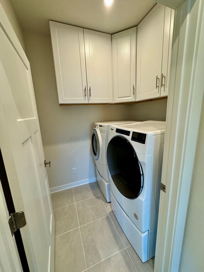 Building Photo - Beautiful, 3BR/3BA, Ranch with Bonus Room in Harrisburg