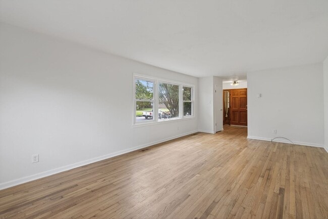 Building Photo - Lakeville Estates