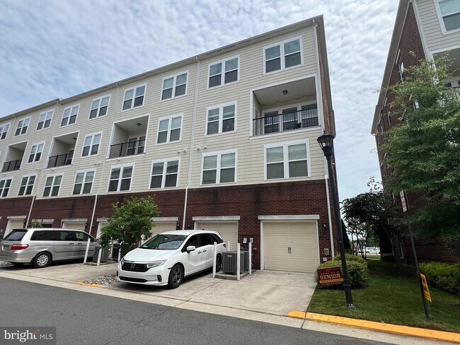 Building Photo - 3048 Rittenhouse Cir
