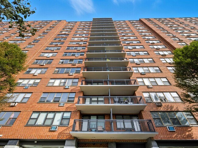 Building Photo - 500 Central Ave