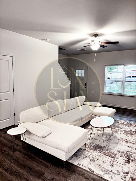 Living Room - 1604 Lasalle St