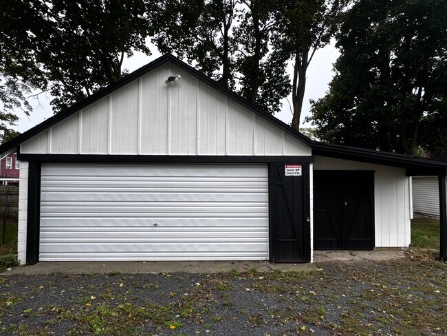 Building Photo - 1027 West St