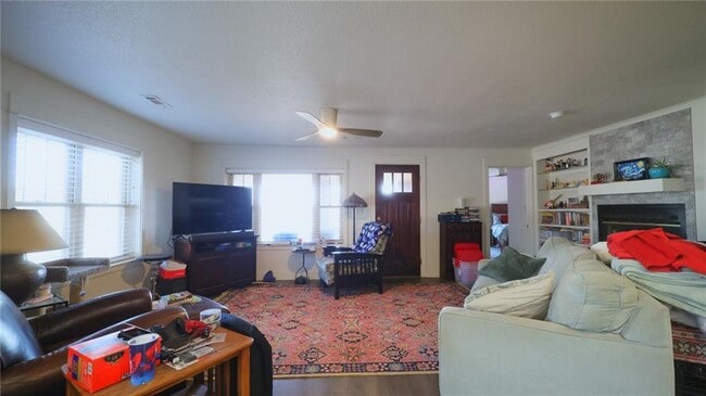 Building Photo - 2108 W Stone St