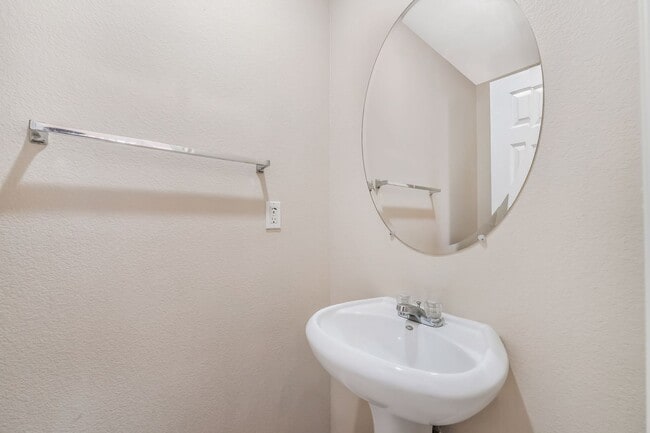 Building Photo - Modern Comfort in the Heart of Coronado Ranch!