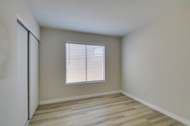 Building Photo - 434 Viewmont Dr