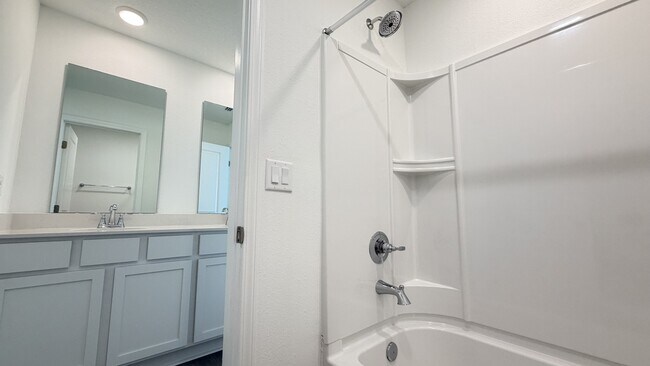 Building Photo - 6039 Oracle Ct