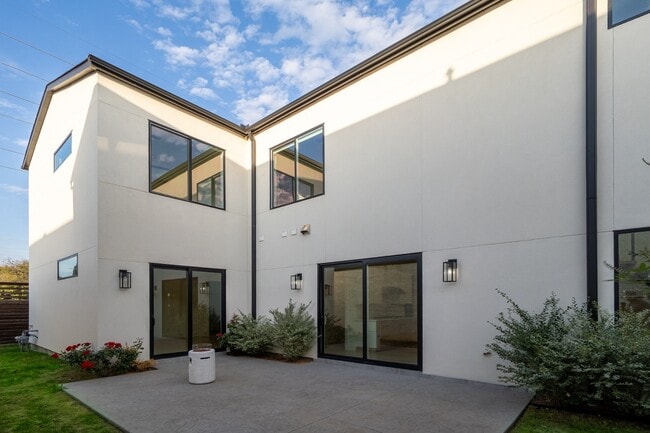 Building Photo - 3321 Walchard Ct