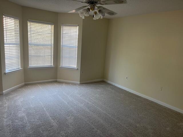 Building Photo - 810 Fairway Lakes Dr