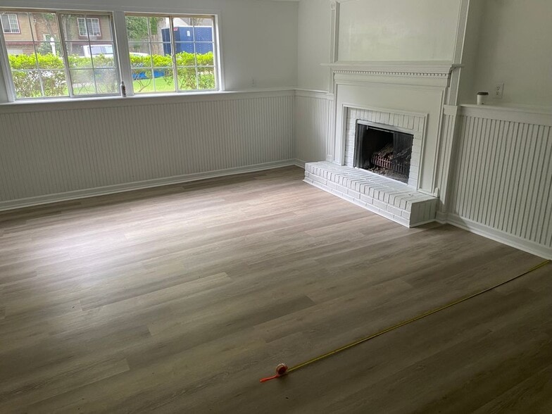 Building Photo - 305 Hembree Forest Cir