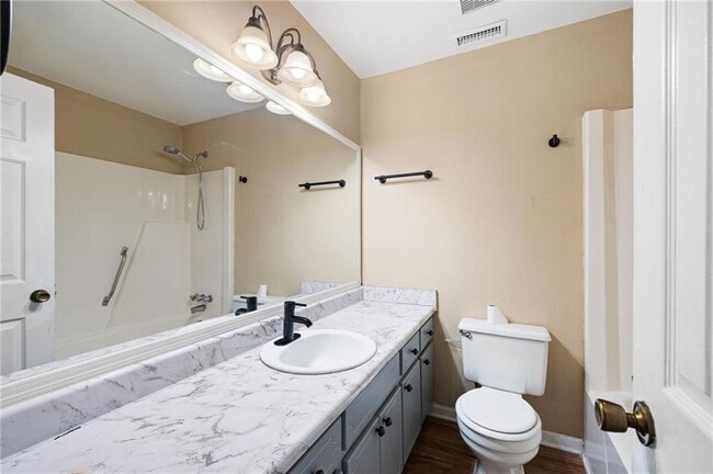 Building Photo - 2898 Lakemont Dr SW