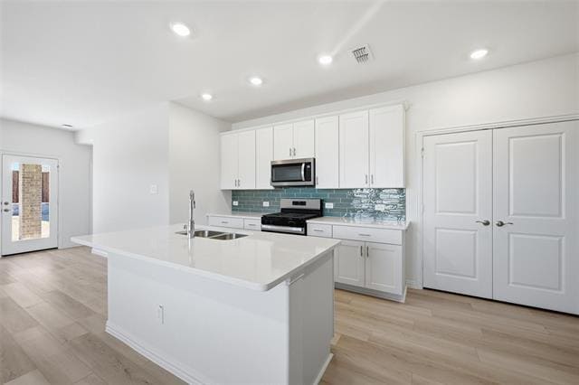 Building Photo - 701 Leavenworth Dr