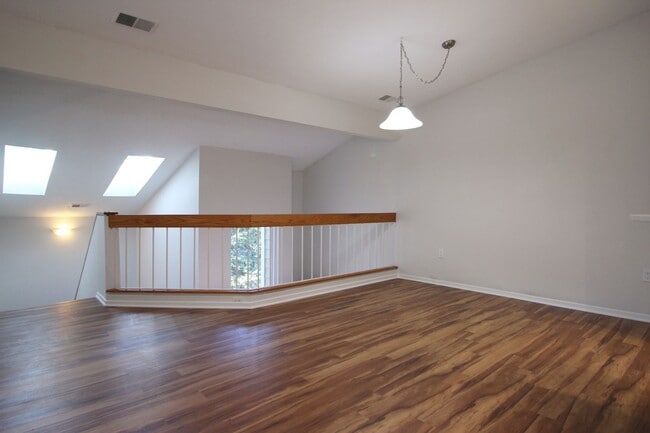 Building Photo - 1956 Villaridge Dr