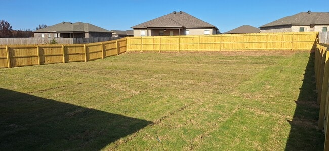 Building Photo - 38 10 Point Ln