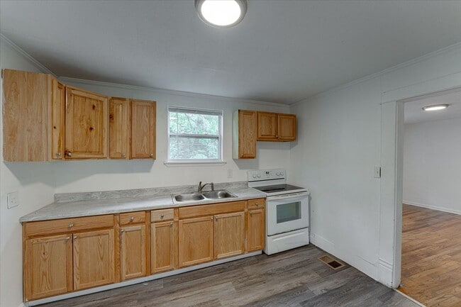 Building Photo - Charming Craftsman Bungalow — 727?N?Holly?...