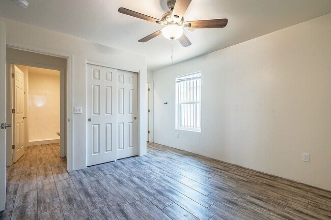 Building Photo - 615 S Santa Rita Ave