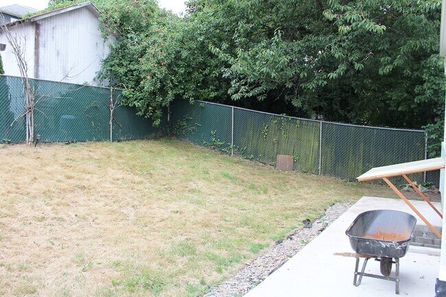 Building Photo - RENOVATED BALLARD 3 BED, 2 BATH DUPLEX UNIT FOR RENT CLOSE TO ALL