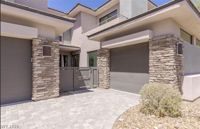 Building Photo - 47 Pristine Glen St