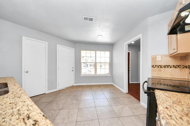 Building Photo - 22407 Millgate Dr