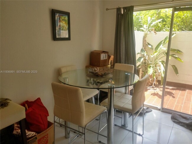 Building Photo - 609 NE 13th Ave