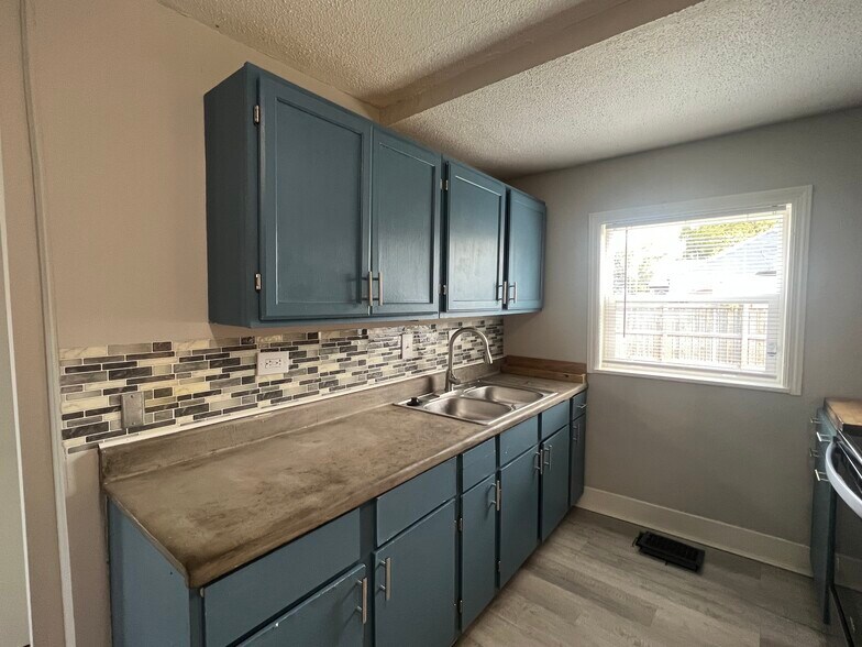 Building Photo - 278 Hosack St