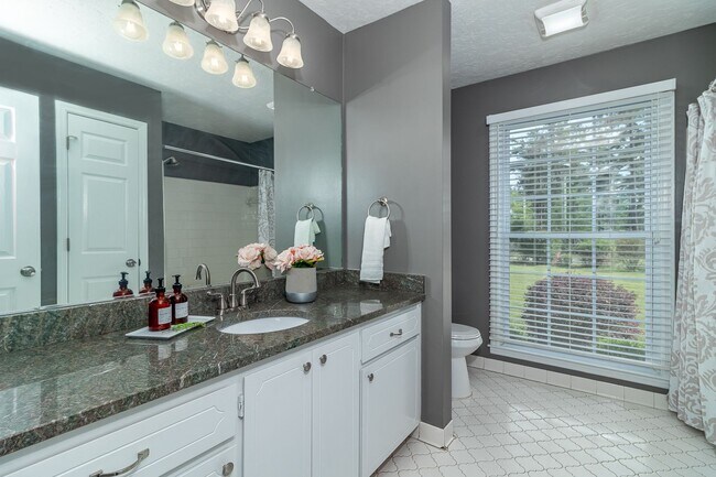Building Photo - Beautiful and Updated 5 Bedroom Home