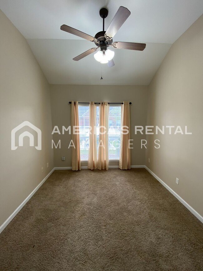 Building Photo - 2807 Southwood Ln