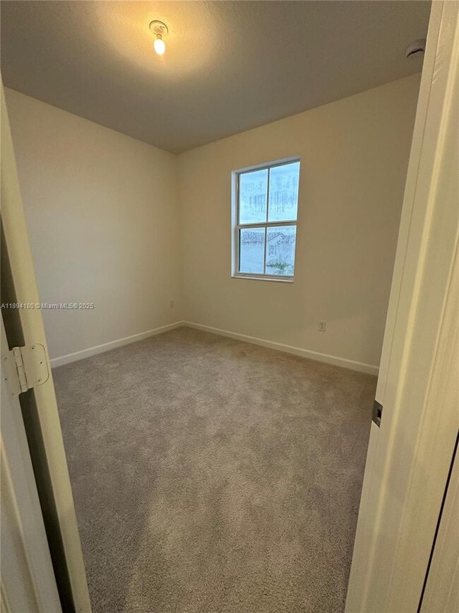 Building Photo - 2546 SE 27th Dr