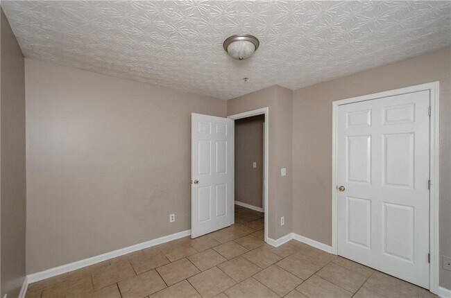 Building Photo - 10104 Fairington Ridge Cir