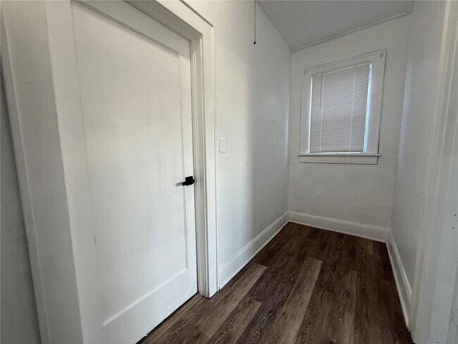 Building Photo - 730 W Central Ave