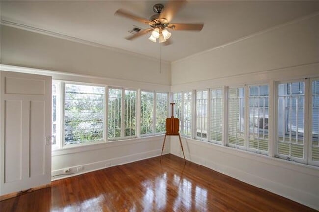 Building Photo - RENOVATED HOME IN THE HEART OF UPTOWN NEAR CAMPUS!